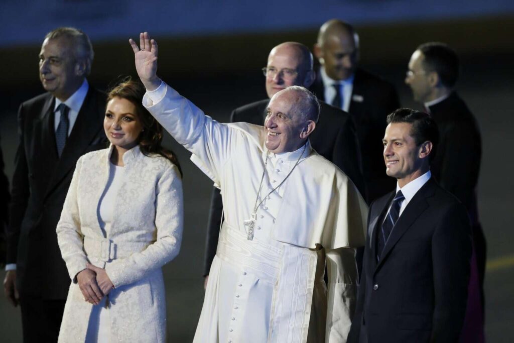 Peña Nieto destaca al papa Francisco como «líder social» y recuerda su visita a México