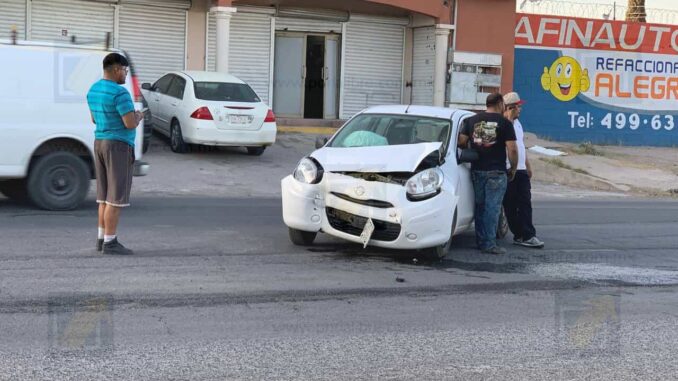 Mujer resulta lesionada en choque sobre la vialidad Los Nogales