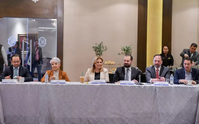 Maru Campos sostiene encuentro con líderes de la industria maquiladora de Juárez