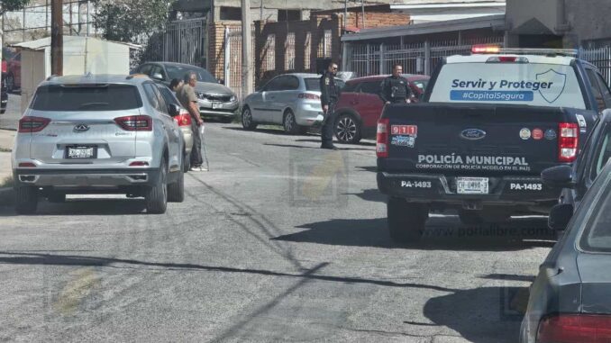 Vecinos reportan disparos en la colonia Infonavit Nacional; el sujeto se esconde en su casa