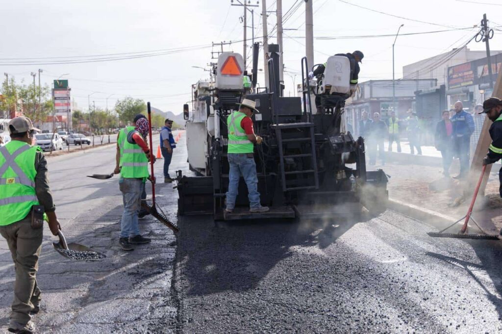 Arrancó alcalde recarpeteo en la avenida Dostoyevski