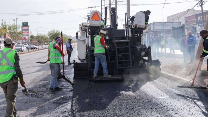 Arrancó alcalde recarpeteo en la avenida Dostoyevski