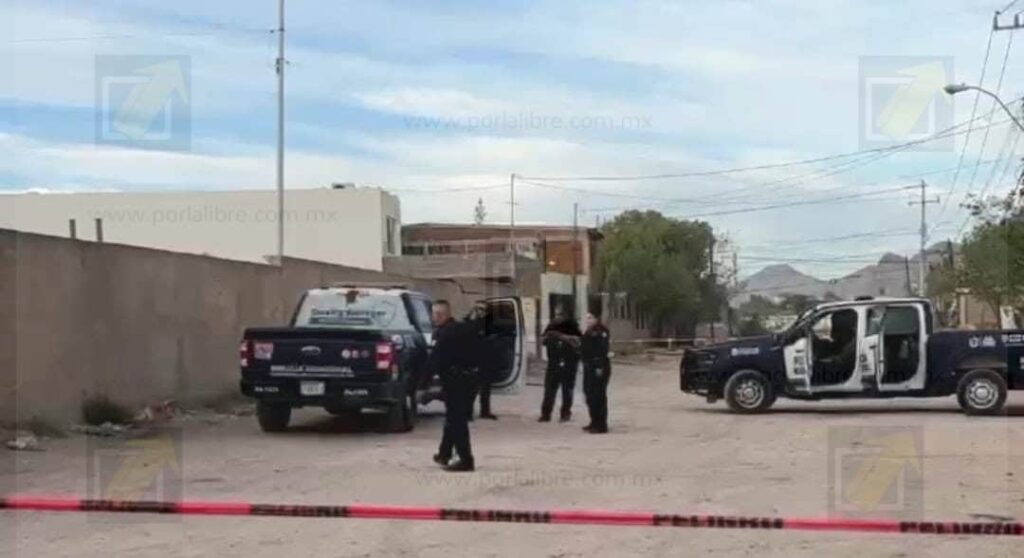 Encuentran cuerpo sin vida en vía pública; se investigan causas del fallecimiento