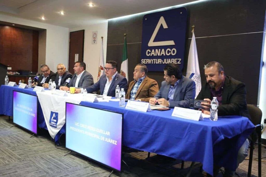 Toma protesta Iván Pérez Ruiz al frente de Canaco