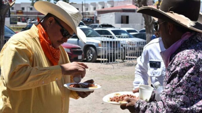 Con botas y sombrero, celebra FEM a niñez juarense
