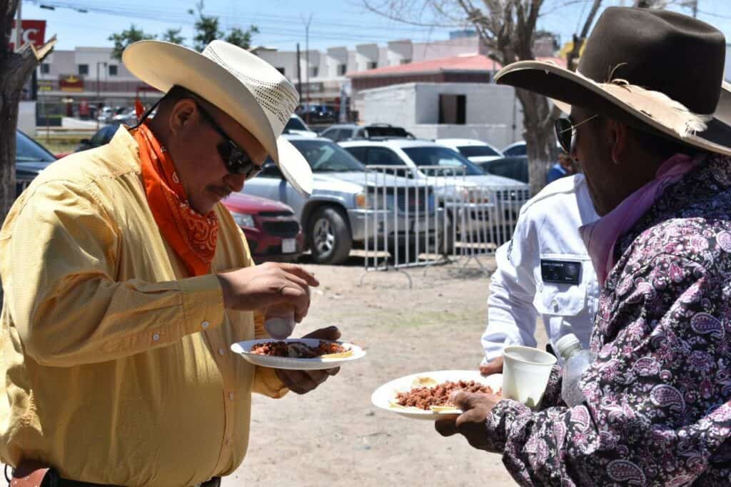 Con botas y sombrero, celebra FEM a niñez juarense
