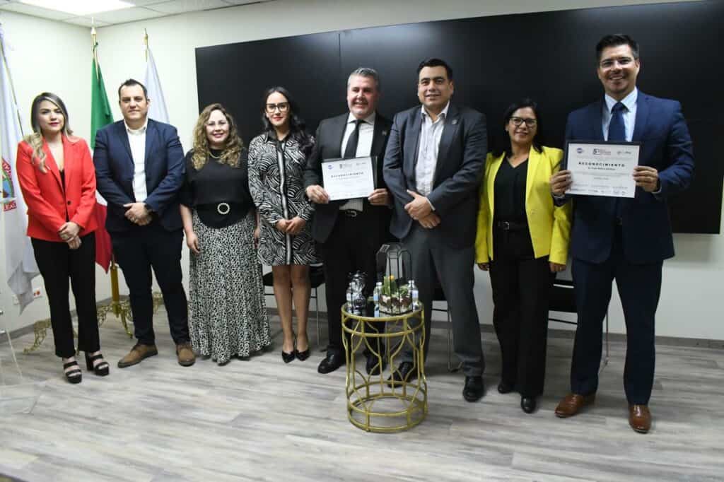 Conlleva el servicio público la gran responsabilidad de responder a la confianza depositada por la ciudadanía en las instituciones