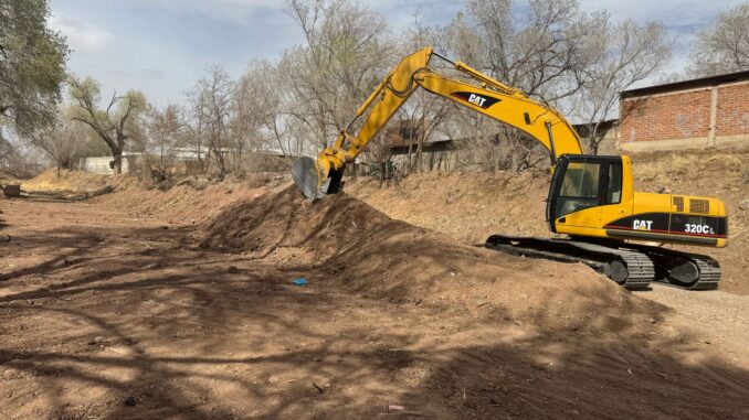 Avanza limpieza de arroyos de ciudad Cuauhtémoc