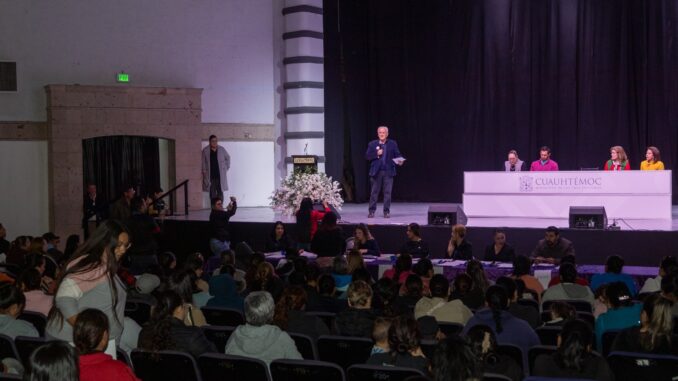 Beto Pérez entrega becas académicas bimestrales; la inversión alcanzará los 2.3 mdp