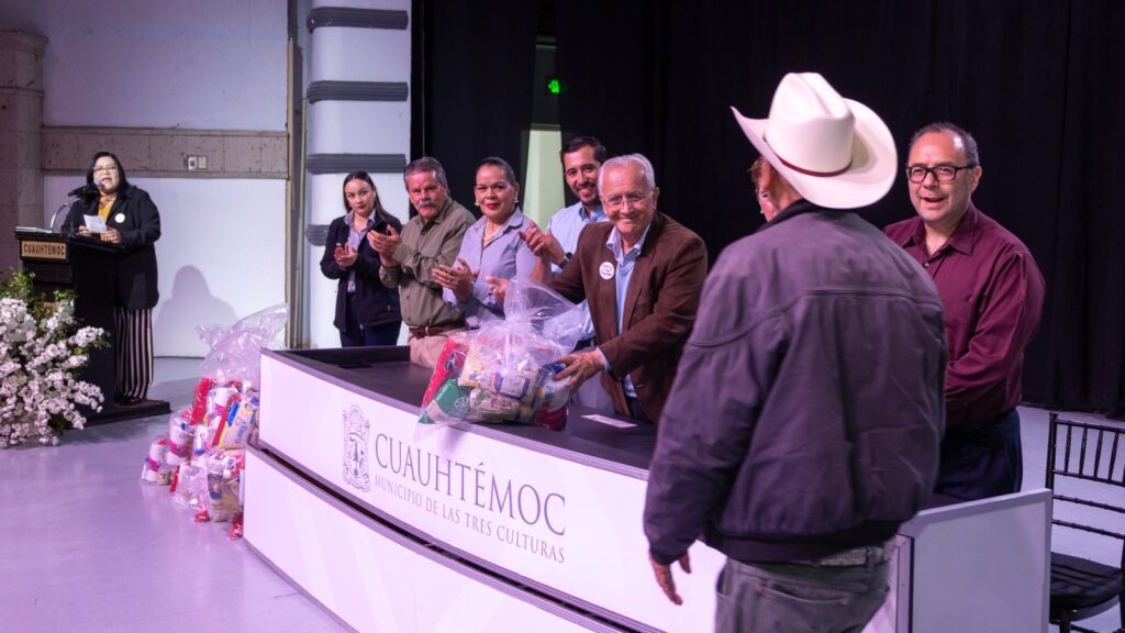 Beto Pérez inicia entrega de apoyos alimenticios; la inversión será de 6.3 mdp