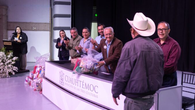 Beto Pérez inicia entrega de apoyos alimenticios; la inversión será de 6.3 mdp