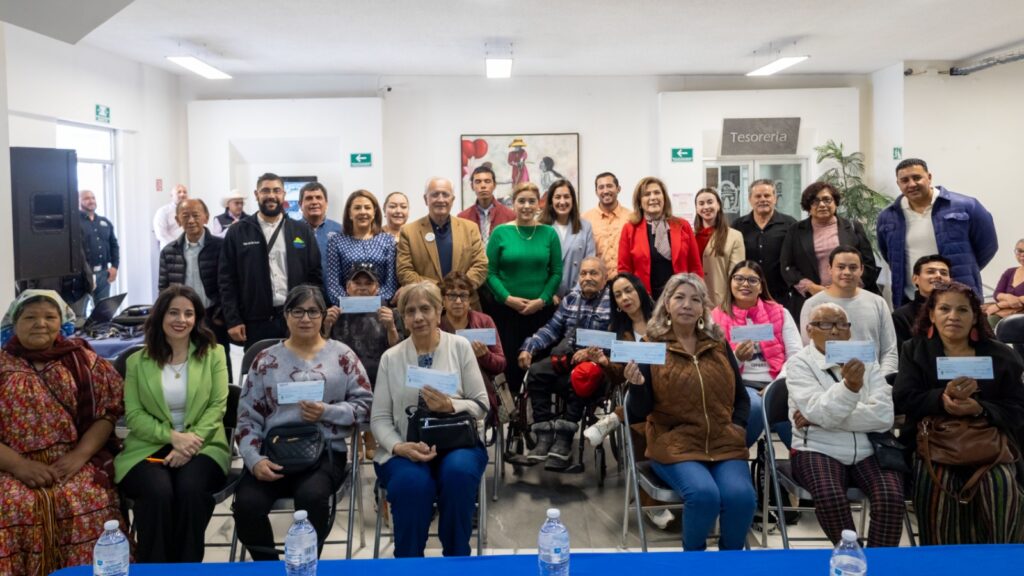 Entregan microcréditos por $130 mil a emprendedores, en Cuauhtémoc