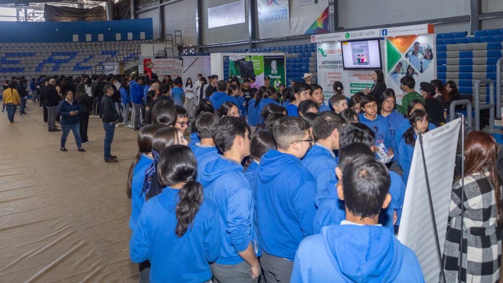 Beto Pérez inaugura la Feria Vocacional de Nivel Medio Superior