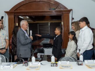 Rinden protesta 40 funcionarios y regidores infantiles, en Cuauhtémoc