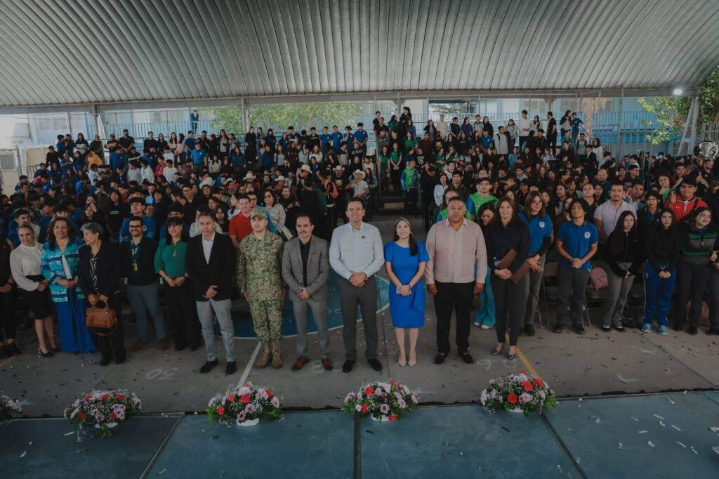 La Juventud es una virtud, cumplan sus sueños: alcalde Bonilla a preparatorias de Chihuahua