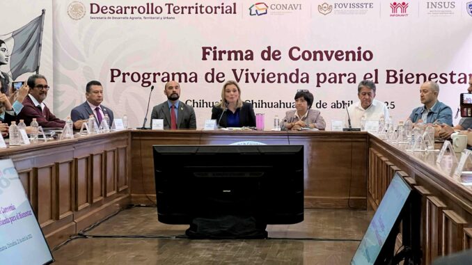 Beto Pérez participa en firma de convenio para Programa de Vivienda para el Bienestar