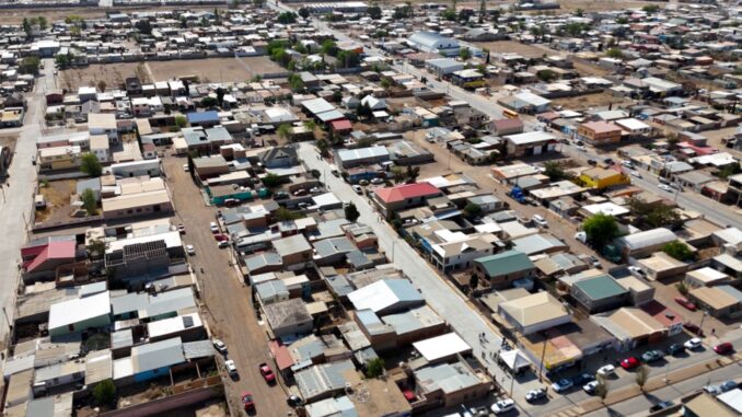 Beto Pérez entrega nuevas pavimentaciones en la colonia Emiliano Zapata