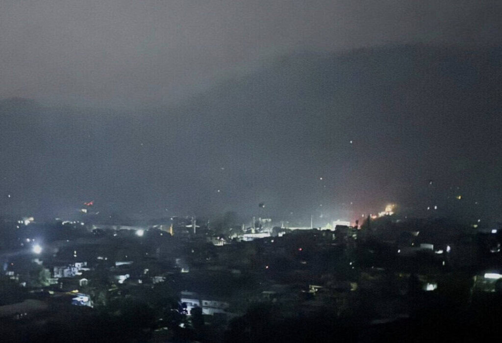 India bombardea supuestas bases terroristas en Pakistán