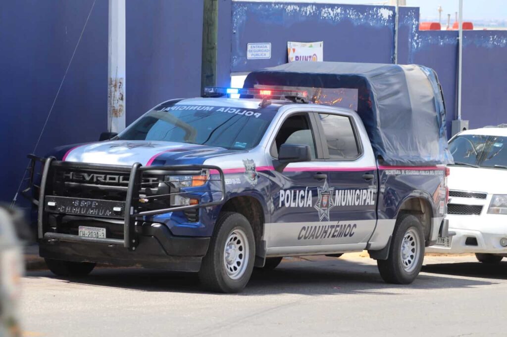 Roban camioneta estacionada en la colonia Guadalupe Victoria