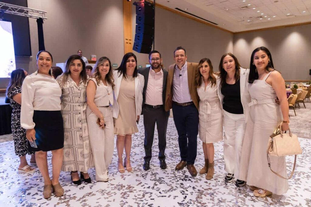 Celebra alcalde a mamás colaboradoras del Municipio por su día