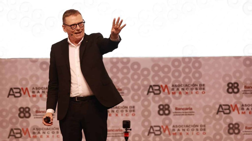 Nobel James Robinson resalta necesidad de instituciones sólidas para desarrollo de México