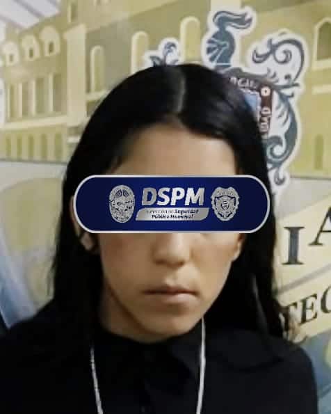 Detienen a mujer en centro comercial por robo fardero