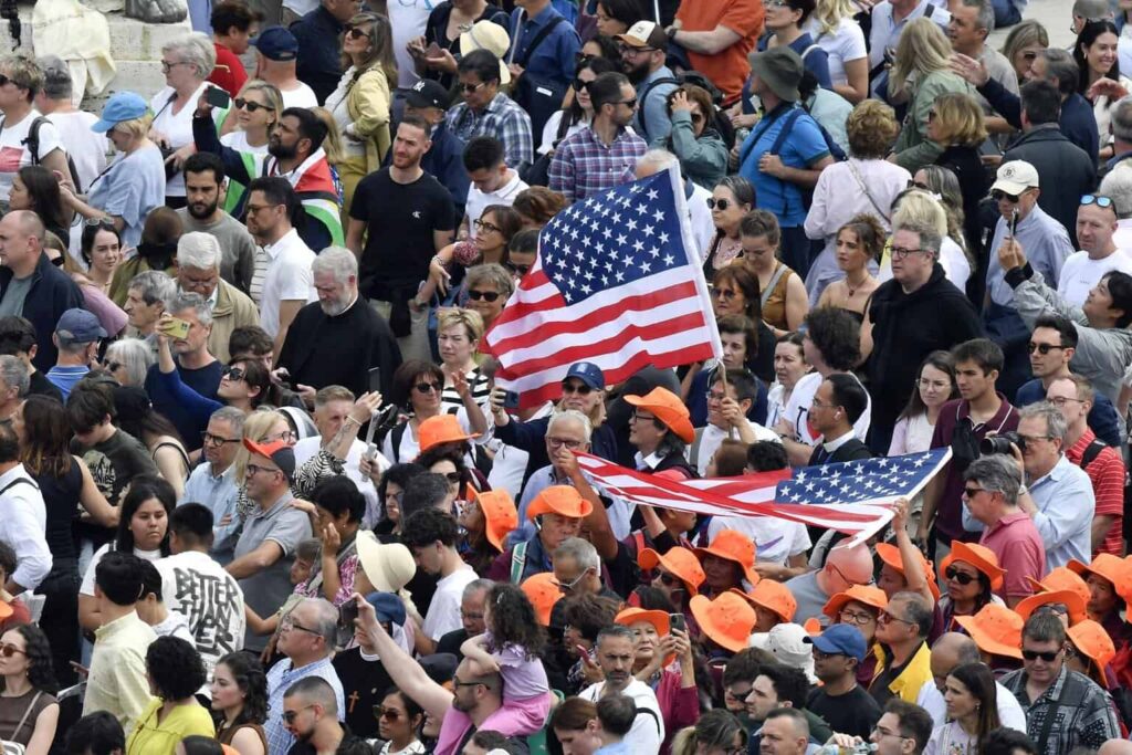 Católicos latinos de Chicago esperan que León XIV ablande el corazón de Trump
