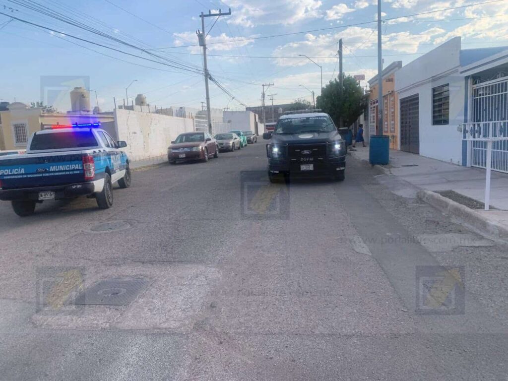 Hombre se lesiona con una navaja una pierna; dijo que fue accidente