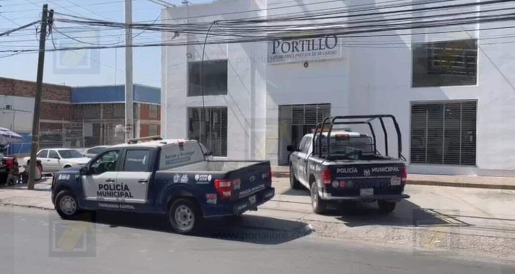 Roban 15 mil pesos tras abrir boquete en mueblería de Fuentes Mares y Nueva España 