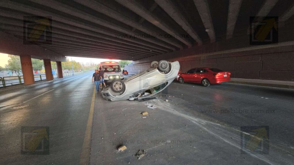 Conductor vuelca sobre La Cantera; una joven herida