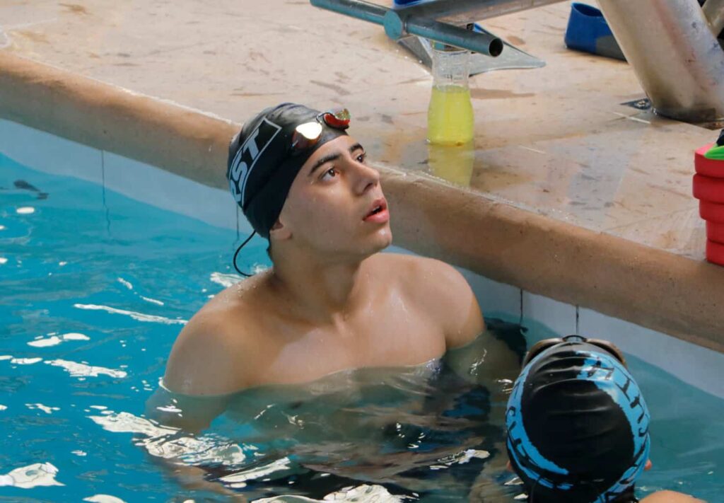 Joven usuario de la alberca ‘Niño Espino’ clasifica y se prepara para la Olimpiada Nacional 2025