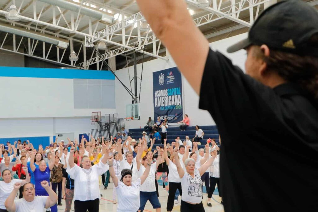 Participan más de 300 adultos mayores en mega activación física municipal