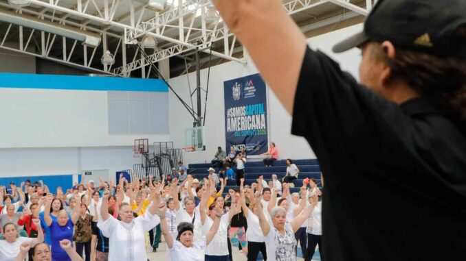 Participan más de 300 adultos mayores en mega activación física municipal