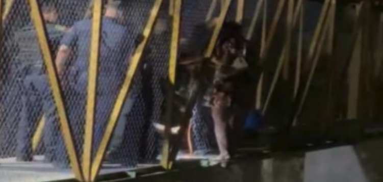 Policías municipales y bomberos, realizan exitoso rescate de alto riesgo en puente del canal Chuvíscar 