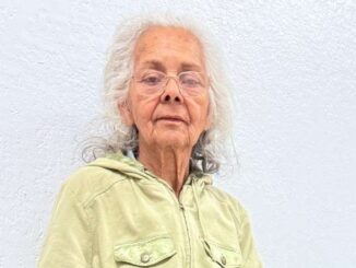 Piden apoyo para encontrar a la familia de mujer extraviada