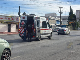 Repartidor de plataforma resulta lesionado en choque