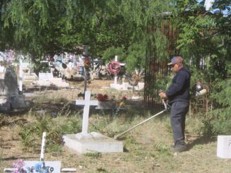 Preparan panteones municipales para el Día de las Madres; realizan labores de limpieza