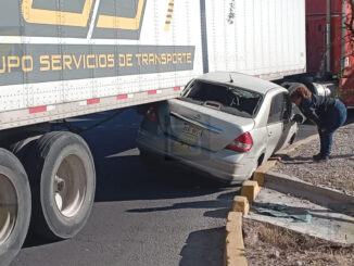 Choque en trébol de la Homero deja congestionamiento y daños materiales