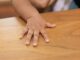 Niño de 5 años muere tras caer de cuarto piso; su mamá estaba en un bar