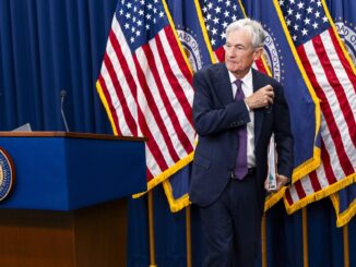 Presidente de la Fed acusa a Trump de poner «en riesgo» la independencia del banco central