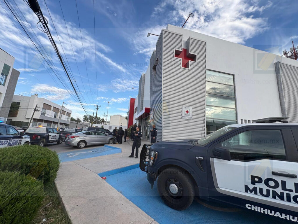 Hombre llega herido de bala al cuello a Cruz Roja; activan operativo en Teófilo Borunda