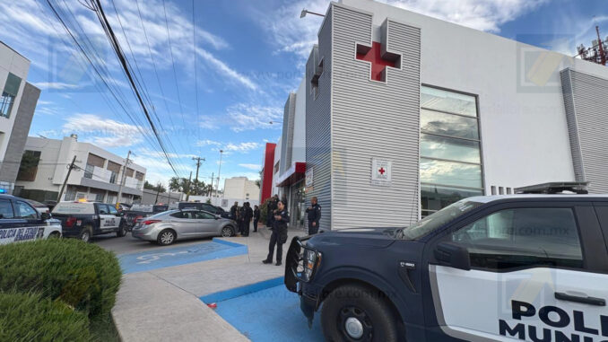 Hombre llega herido de bala al cuello a Cruz Roja; activan operativo en Teófilo Borunda