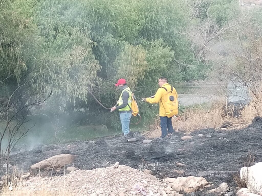 Atiende Gobierno Municipal incendio de pastizal en la carretera Chihuahua–Aldama