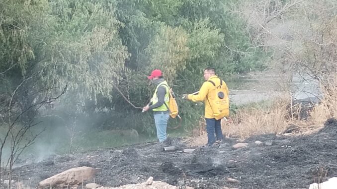 Atiende Gobierno Municipal incendio de pastizal en la carretera Chihuahua–Aldama