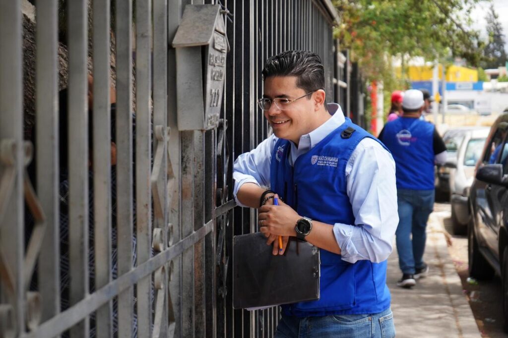 Rafa Loera recorre colonias en la zona  Centro-Sur