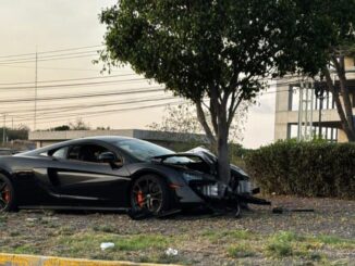 Chocan y abandonan McLaren en Juriquilla, Querétaro