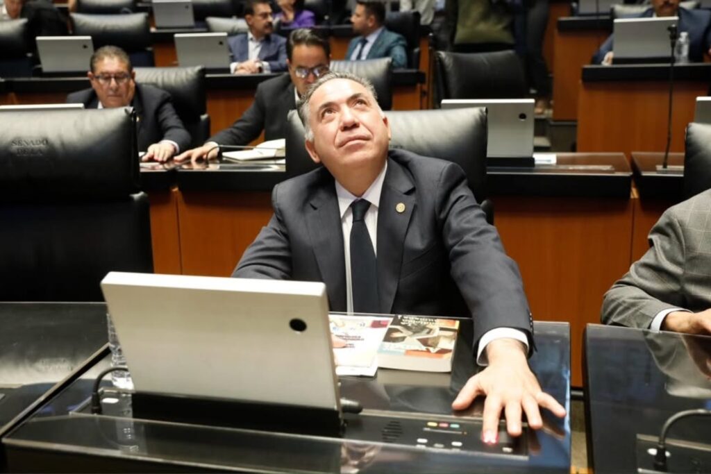 Enrique Inzunza rechaza pedir licencia como senador tras acusaciones de EE.UU.