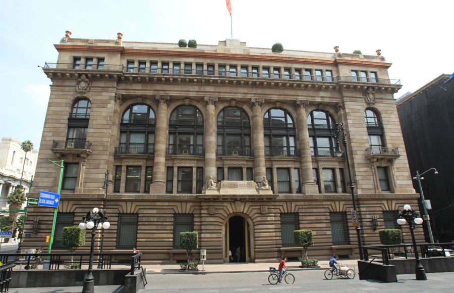Analistas privados reducen al 1.2 % la estimación de crecimiento del PIB mexicano en 2026