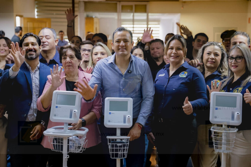 Marco Bonilla entrega monitores pediátricos para área de pediatría del IMSS