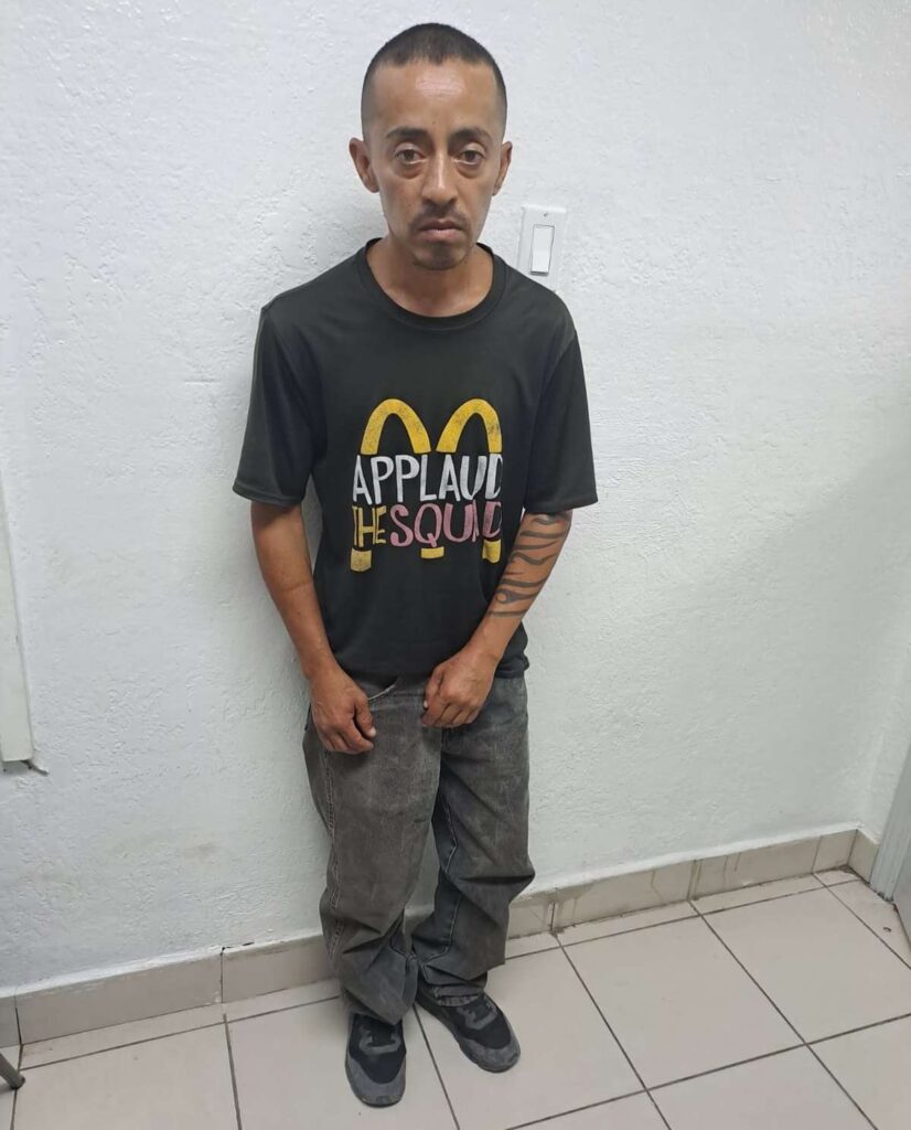 Piden apoyo para localizar a familia de hombre extraviado